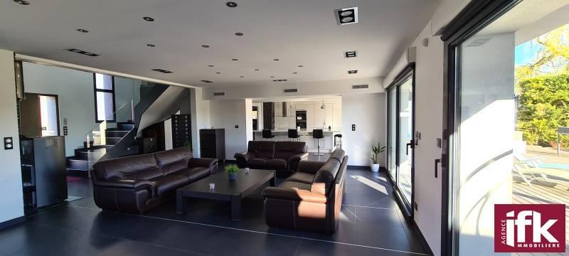 Propriété - 230 m² - 6 pièces