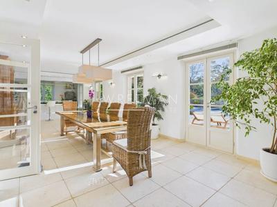 Villa - 252 m² - 6 pièces