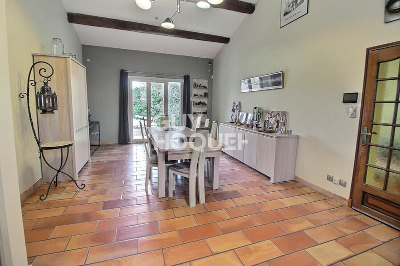 Maison - 230 m² - 10 pièces