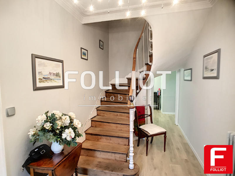 Maison - 250 m² - 8 pièces