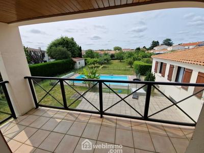 Maison - 275 m² - 8 pièces