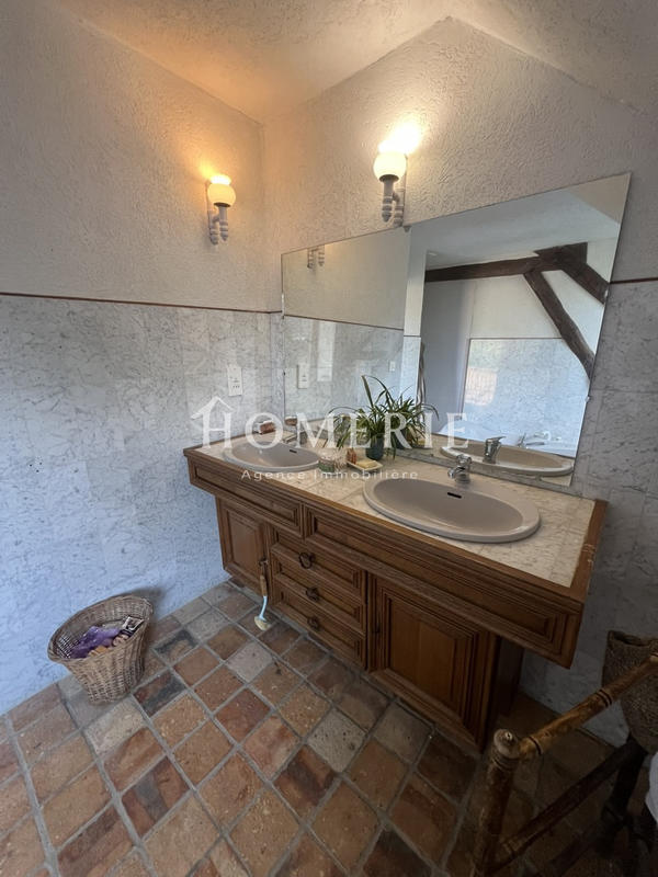 Maison - 212 m² - 1 pièce