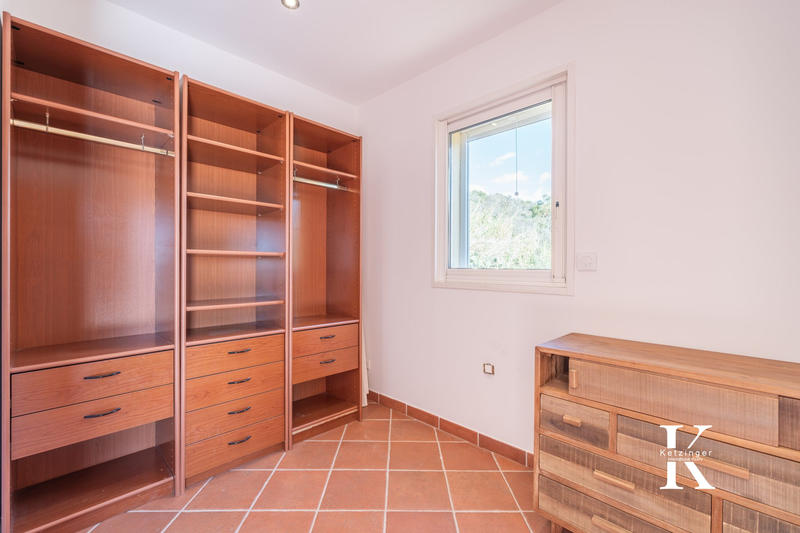 Villa - 256 m² - 6 pièces