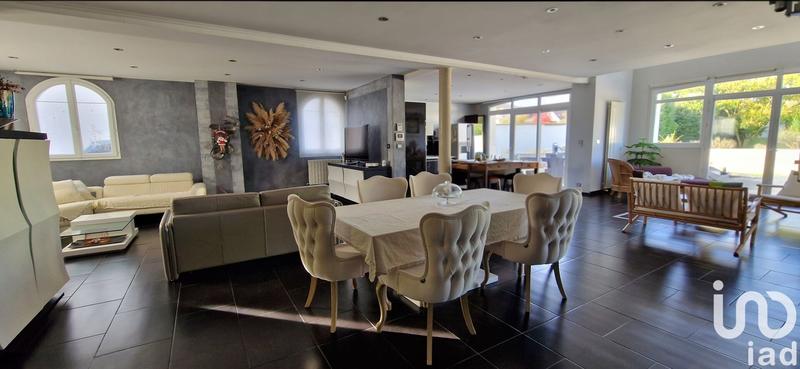 Maison - 240 m² - 7 pièces