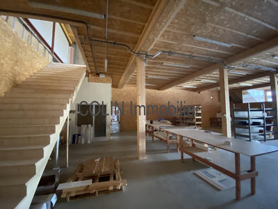 Local commercial - 810 m²