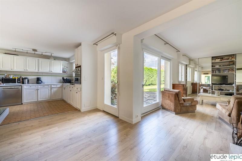 Maison - 177 m² - 9 pièces