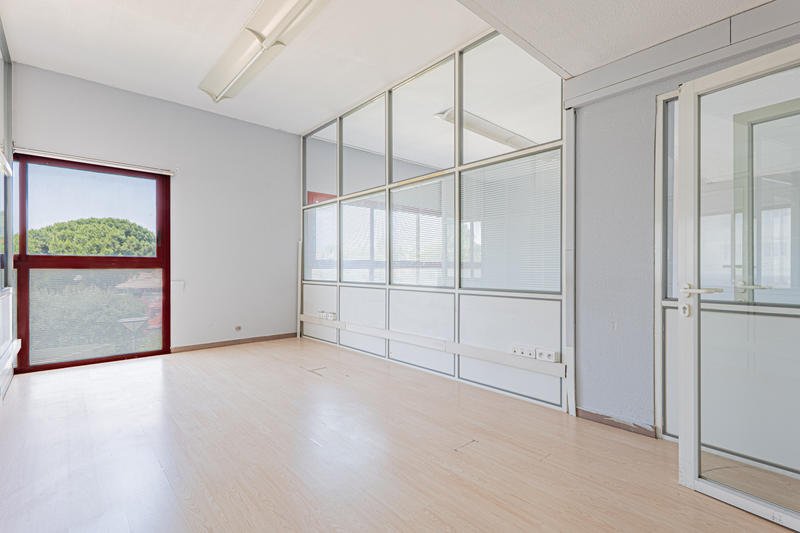 Local commercial - 150 m² - 5 pièces