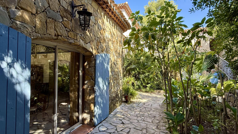 Maison - 290 m² - 9 pièces