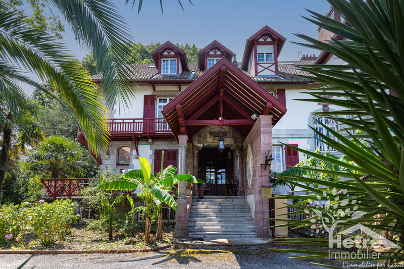 Propriété - 641 m² - 12 pièces