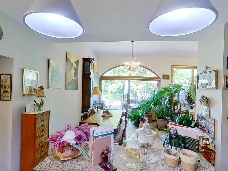 Maison traditionnelle - 248 m² - 7 pièces