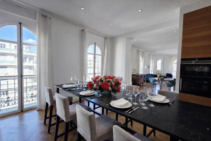 Appartement - 168 m² - 5 pièces