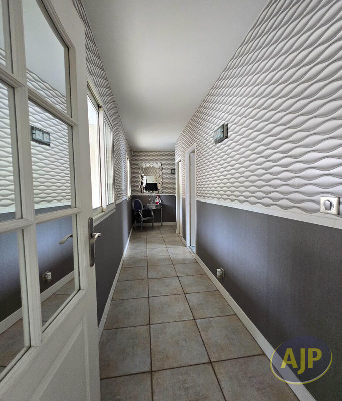 Maison - 205 m² - 6 pièces