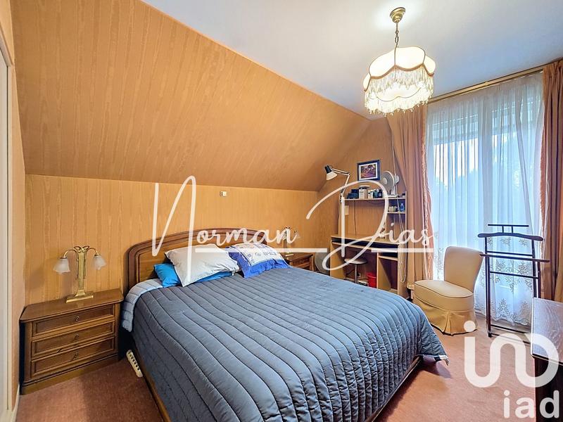 Maison - 238 m² - 9 pièces