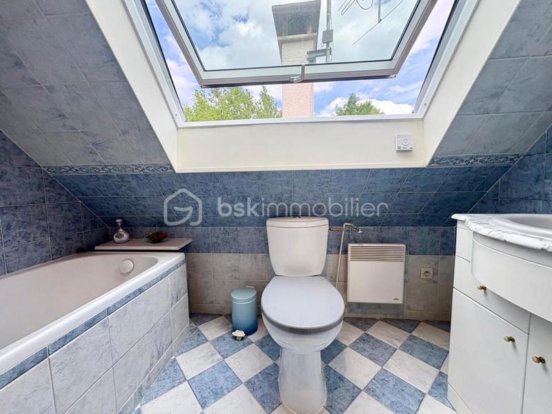 Maison - 222 m² - 10 pièces