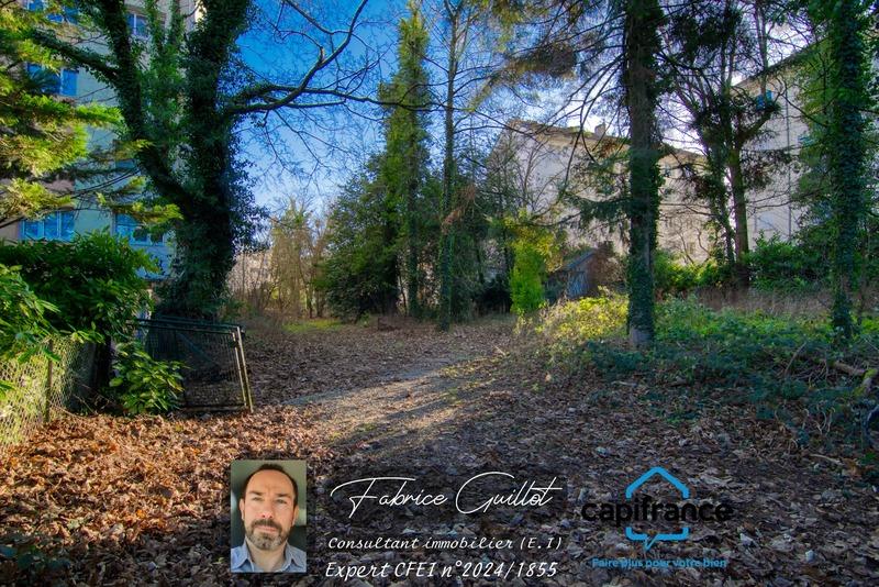 Maison - 320 m² - 10 pièces