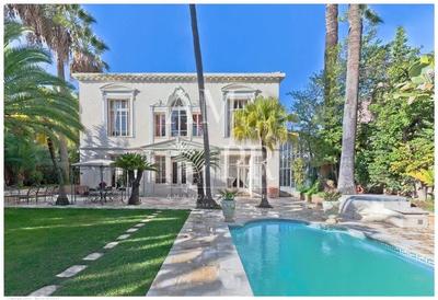 Villa - 300 m² - 10 pièces