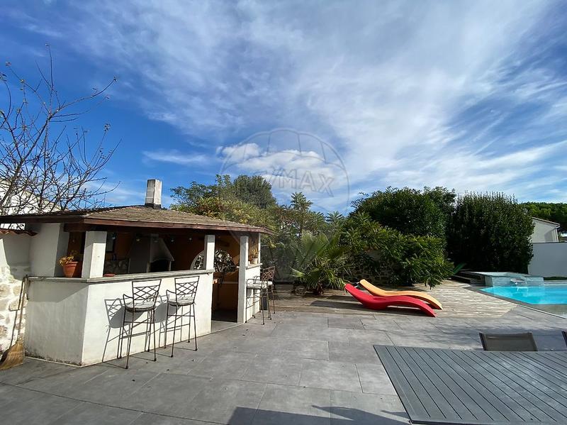 Maison - 182 m² - 7 pièces