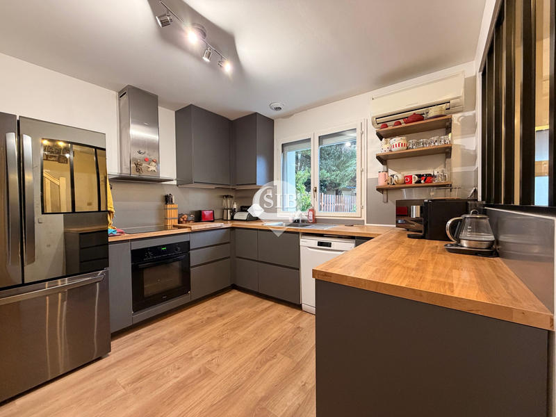 Maison traditionnelle - 93 m² - 4 pièces