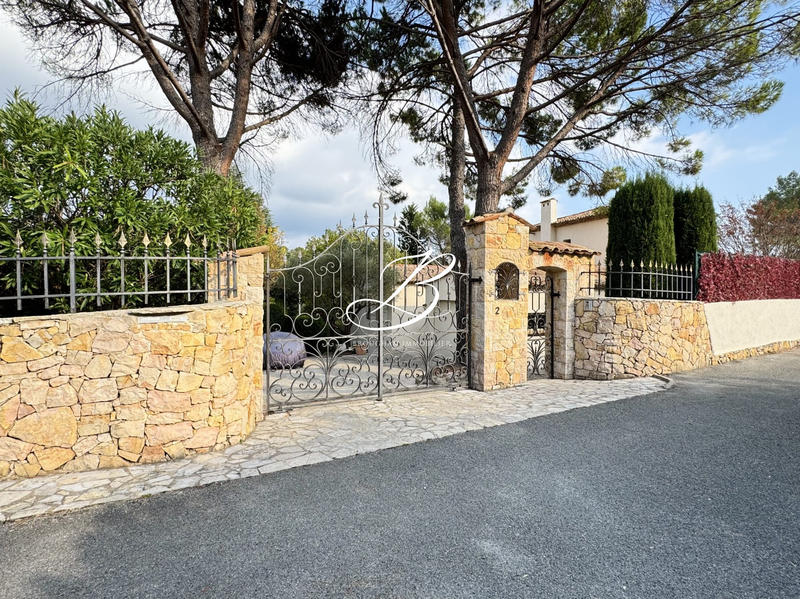 Maison - 200 m² - 7 pièces