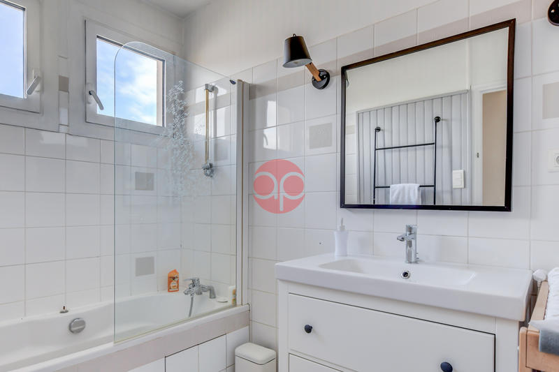 Maison - 196 m² - 7 pièces