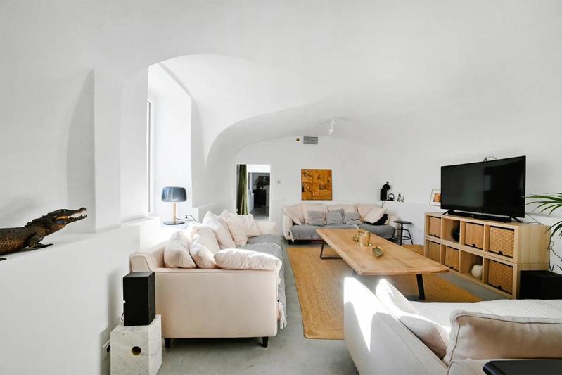 Maison - 250 m² - 7 pièces