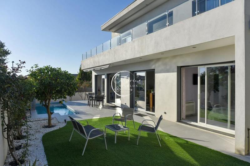 Villa - 200 m² - 7 pièces