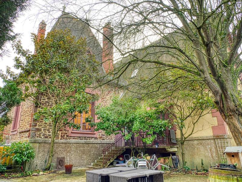 Maison - 216 m² - 9 pièces