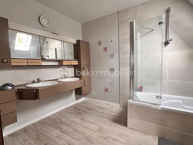 Propriété - 236 m² - 8 pièces