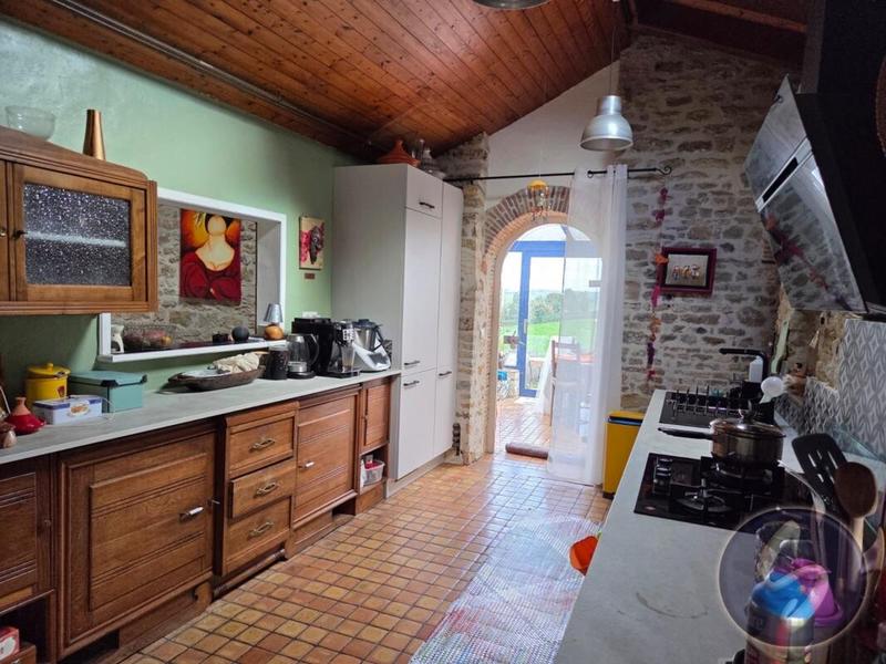 Propriété - 245 m² - 7 pièces