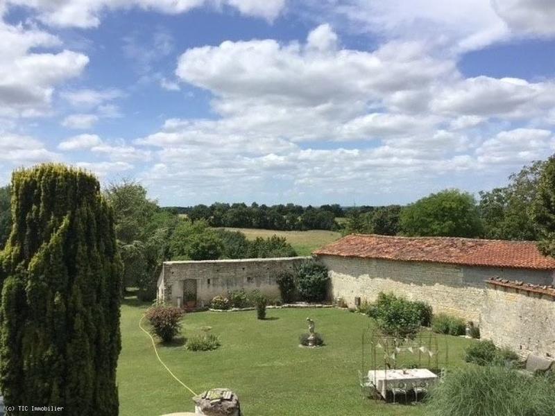 Maison de village - 495 m² - 10 pièces
