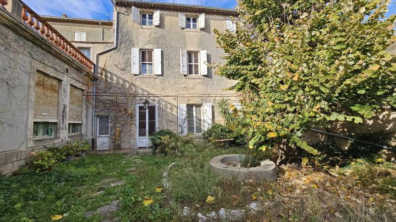 Maison - 640 m² - 12 pièces