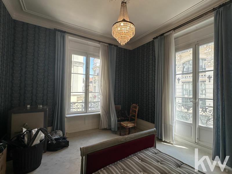 Appartement - 204 m² - 6 pièces