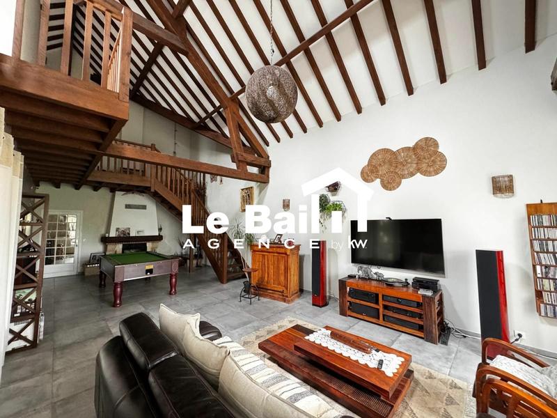 Maison - 280 m² - 9 pièces