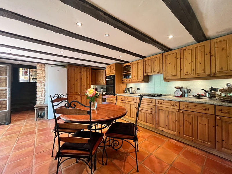 Maison - 210 m² - 7 pièces