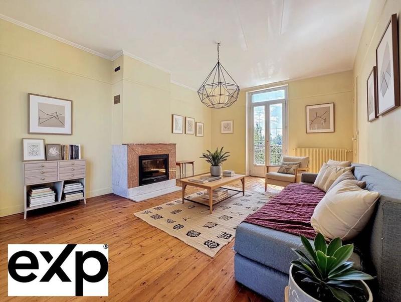 Propriété - 240 m² - 8 pièces