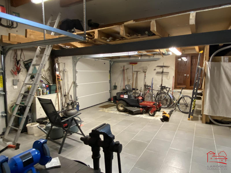 Maison - 220 m² - 6 pièces