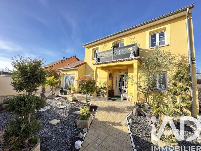 Maison - 210 m² - 8 pièces