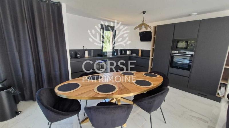 Appartement - 93 m² - 4 pièces