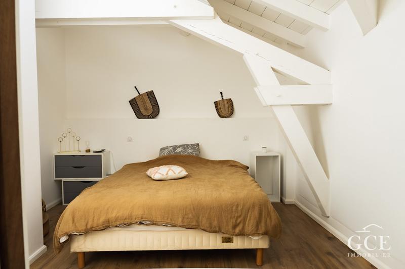 Maison ancienne - 243 m² - 8 pièces