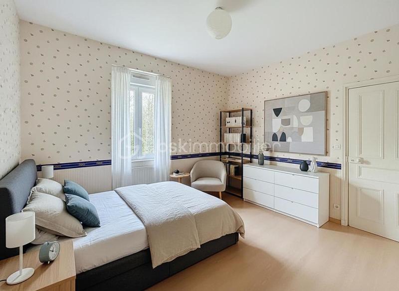 Demeure - 223 m² - 8 pièces