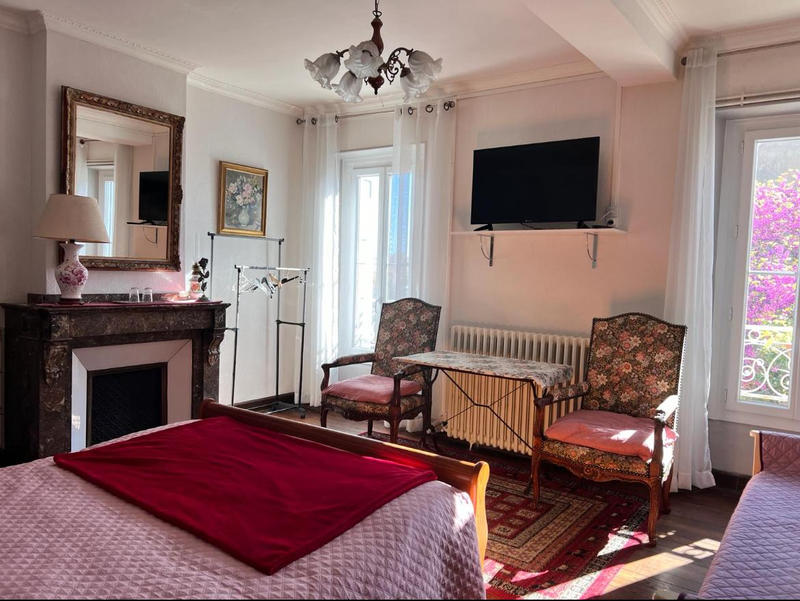 Maison - 256 m² - 9 pièces