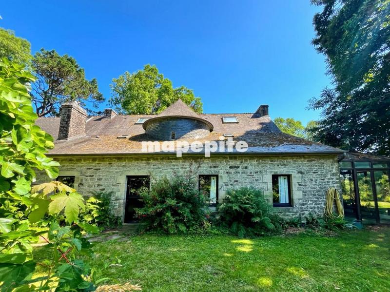 Maison - 1 275 m² - 19 pièces