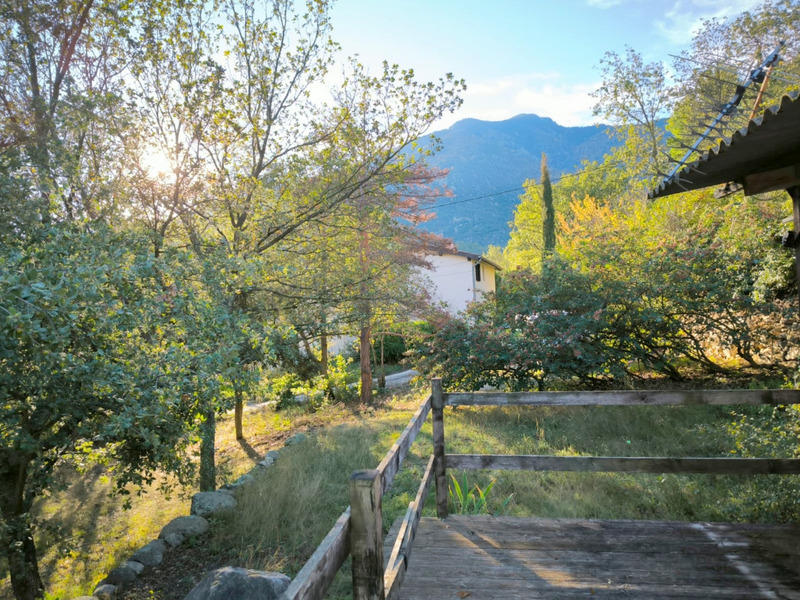 Terrain constructible - 1 070 m²