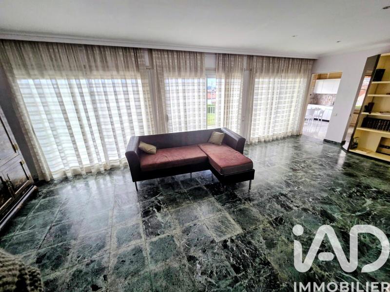 Maison - 209 m² - 7 pièces