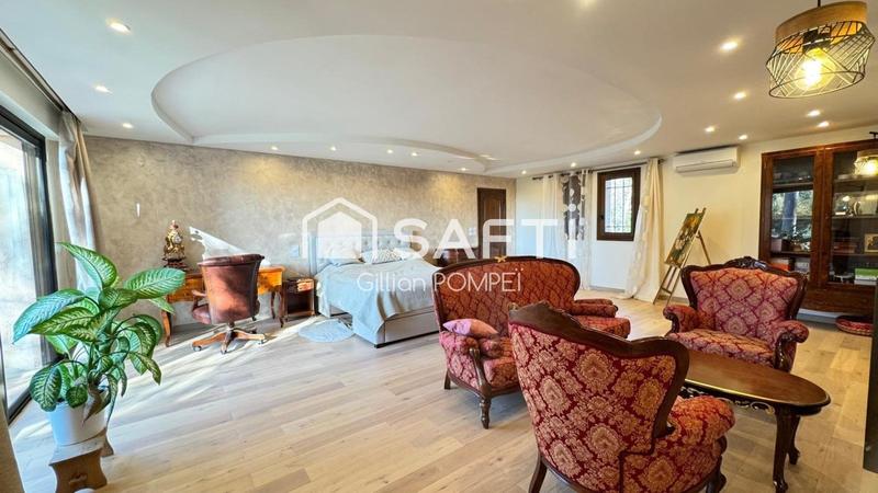 Maison - 659 m² - 8 pièces