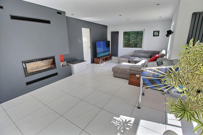 Maison - 184 m² - 8 pièces