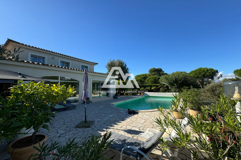 Maison - 225 m² - 6 pièces