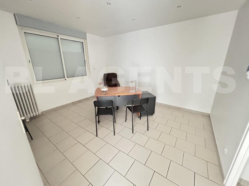 Entrepôt - 130 m² - 6 pièces