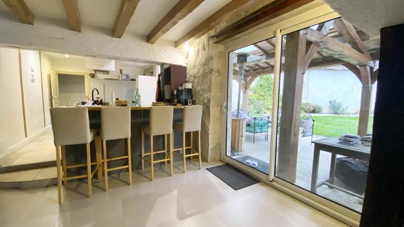 Maison - 250 m² - 8 pièces