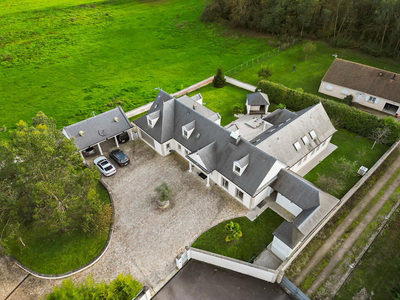 Villa - 471 m² - 15 pièces